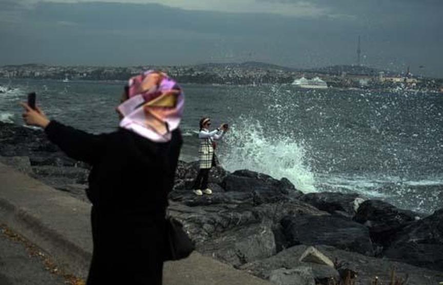 İstanbul’da şiddetli lodos etkili oluyor