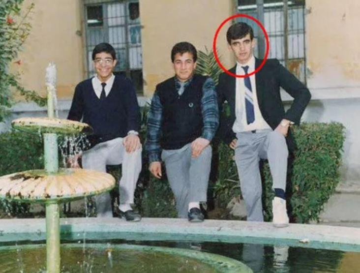 Ünlü şarkıcı okul yıllarından fotoğraf paylaştı