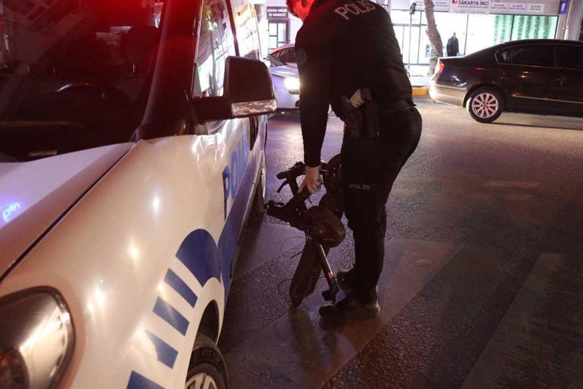 Elektrikli skutırla karşıya geçmeye çalıştı: Bir anlık dalgınlık hayattan kopardı