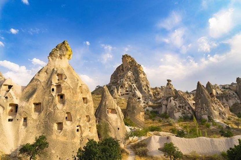 Dünyadaki en iyi, en farklı seyahat rotalarından biri Mevsimi olmayan bir yer Adeta doğal bir film setini andırıyor