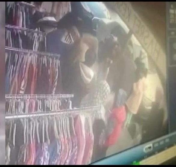 Esenlerde boğazına şeker kaçan çocuğu kucaklayarak hastaneye koştu