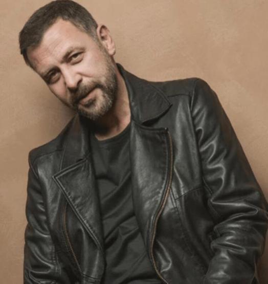 Nejat İşler felekten bir gece çaldı