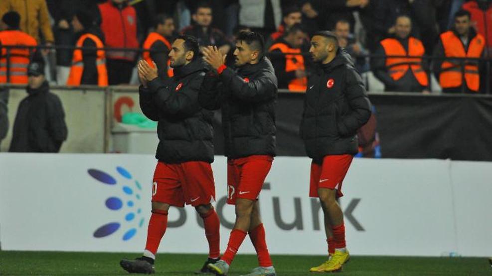 Beşiktaştan Galatasaraya tarihi çalım Milli yıldız için Cenk Tosun devrede