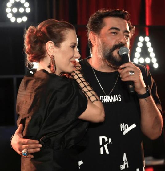 Ata Demirer, Zuhal Olcayın gönlünü öperek aldı