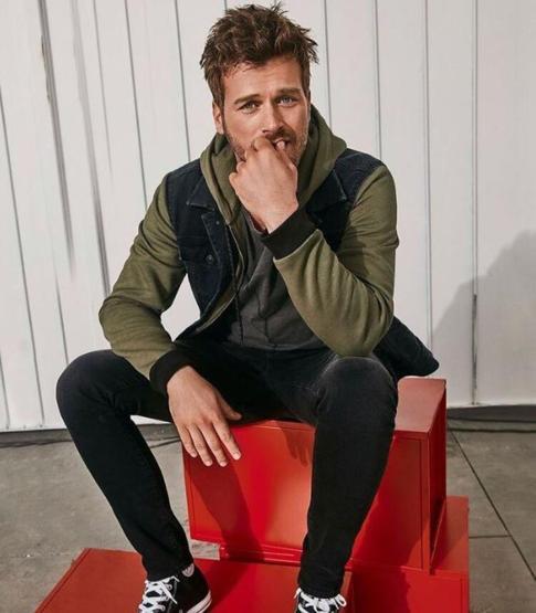 Kıvanç Tatlıtuğun eline yaptırdığı dövmenin sırrı çözüldü