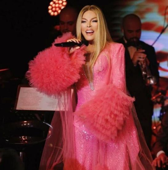 Ajda Pekkan işi eve taşıdı
