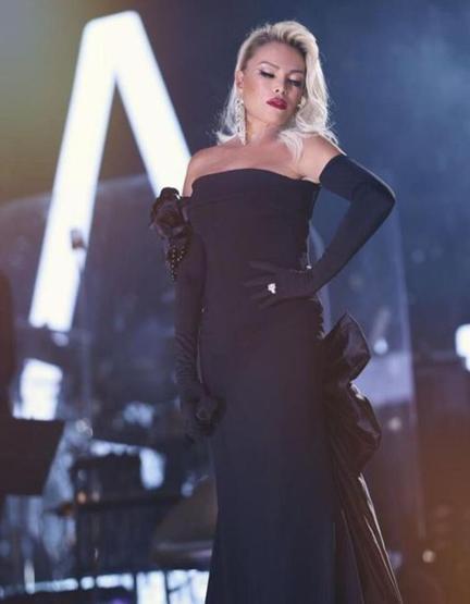 Ajda Pekkan işi eve taşıdı