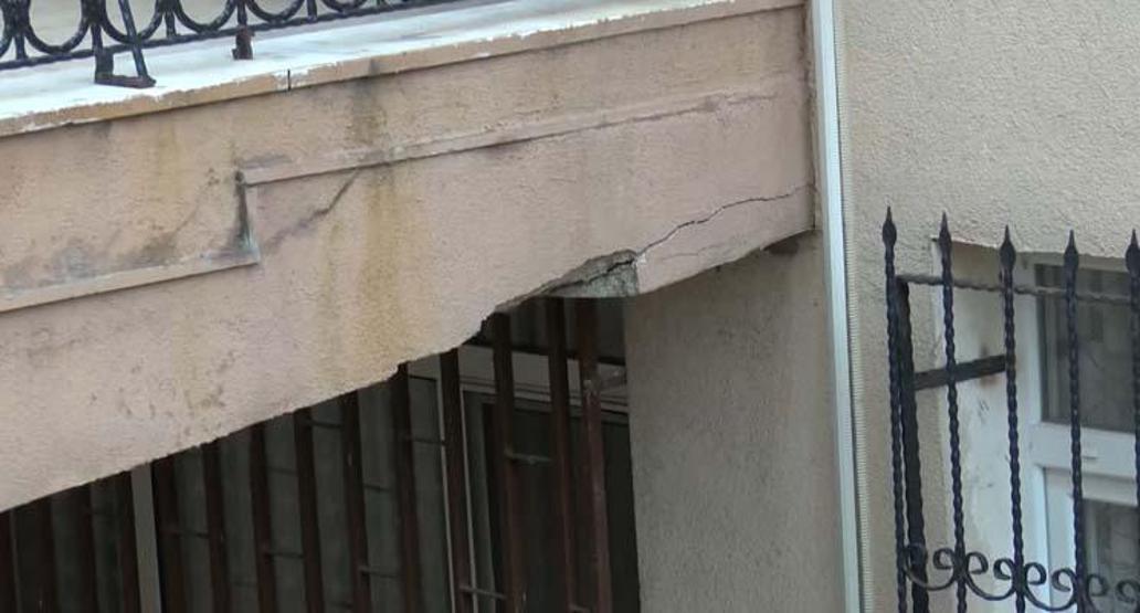 Hasarlı binalarda korku dolu yaşam