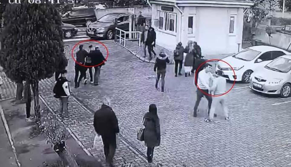 Okulda öğretmene tekmeli- yumruklu saldırı