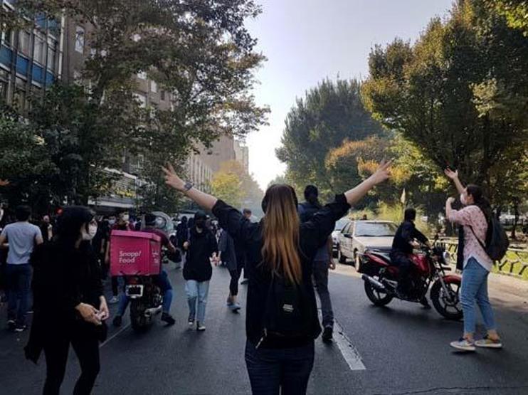İranda isyan dalgası büyüyor Dini liderin yeğeni de tutuklandı...