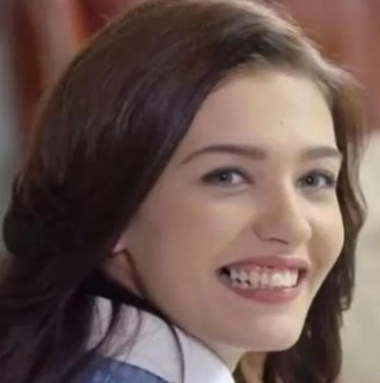 Melisa Döngelin yıllar önceki görüntüsü olay oldu