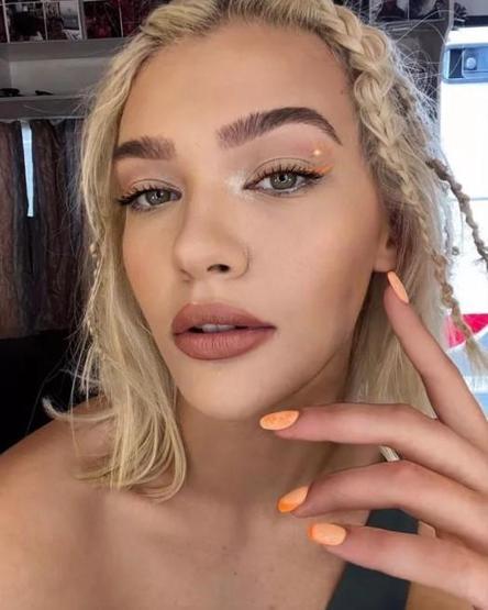 Melisa Döngelin yıllar önceki görüntüsü olay oldu