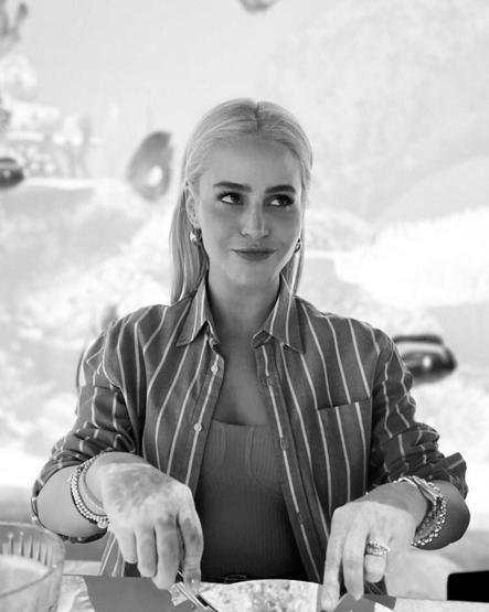 Büşra Pekinin son pozu olay yarattı