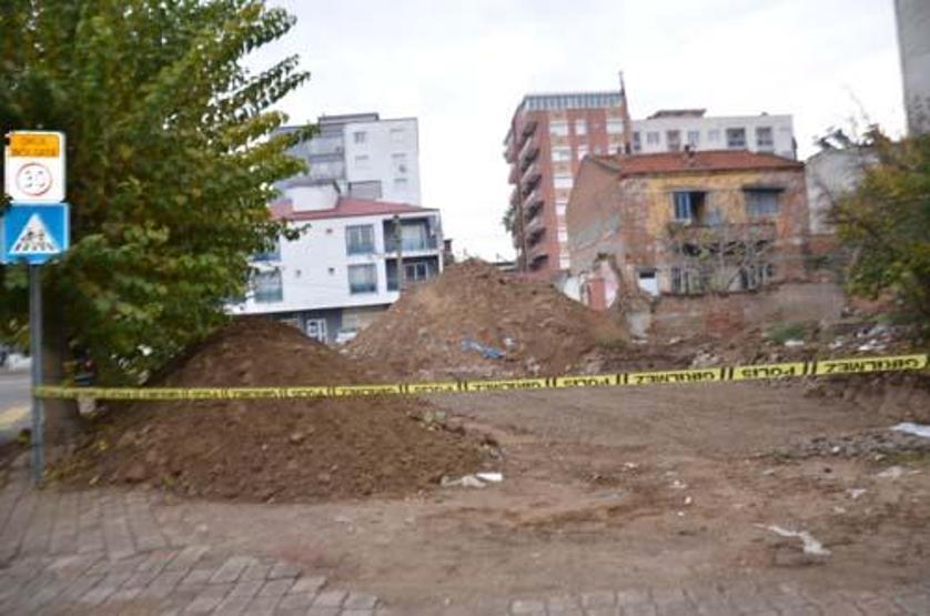 İnşaat kazısında insan kafatası ve kemikleri bulundu