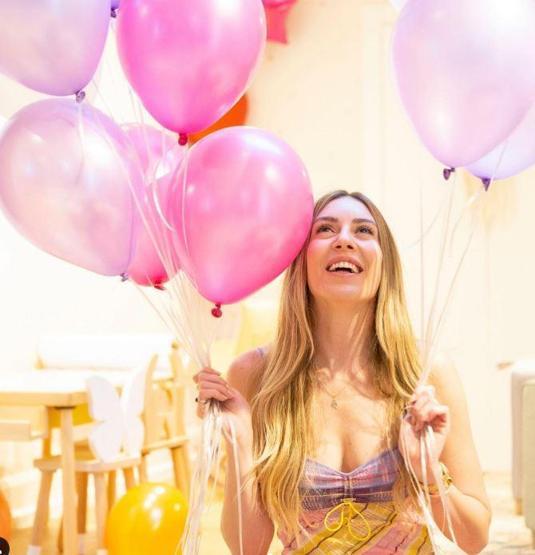 İki çocuk annesi Sinem Kobaldan yeni fotoğraf