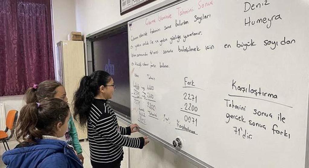 Ayşenur öğretmenin son notları tahtada yazılı kaldı...