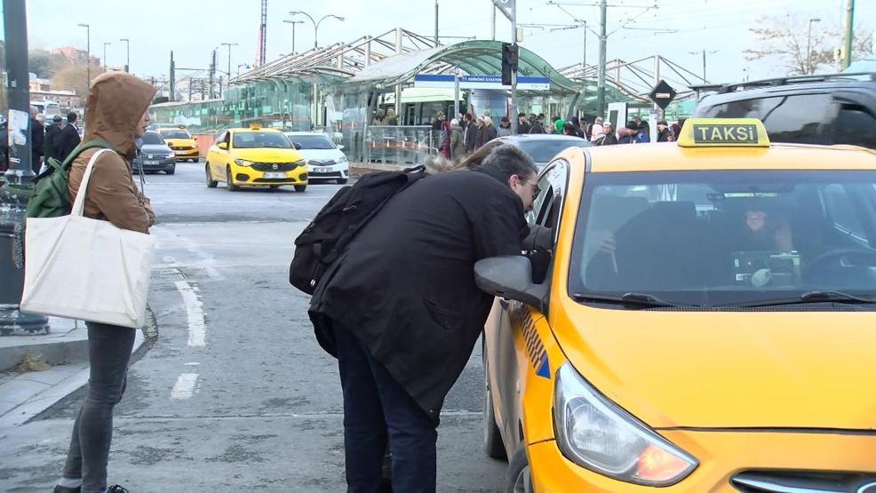 Eminönünde değişim saati bahanesiyle yolcu almadılar