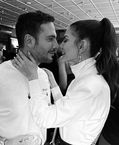 Demet Özdemir ve Oğuzhan Koçtan sokağa göre araba