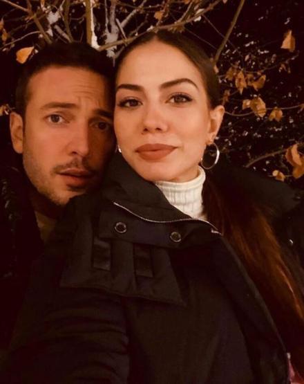 Demet Özdemir ve Oğuzhan Koçtan sokağa göre araba