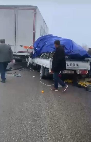 Son dakika... Bursa İzmir yolunda zincirleme kaza Çok sayıda araç birbirine girdi