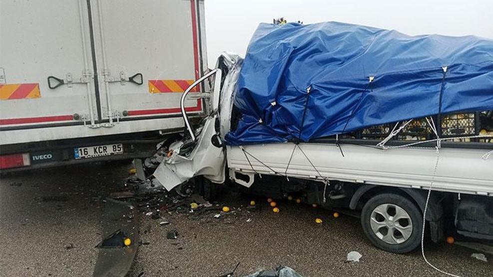 Son dakika... Bursa İzmir yolunda zincirleme kaza Çok sayıda araç birbirine girdi