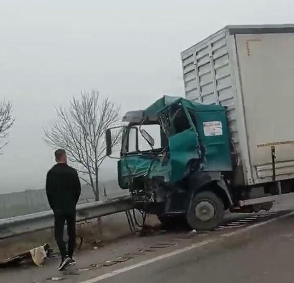 Son dakika... Bursa İzmir yolunda zincirleme kaza Çok sayıda araç birbirine girdi