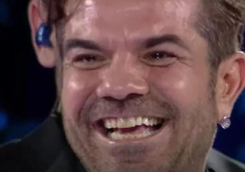 Beren Saat, Kenan Doğuluyu sahnede ağlattı