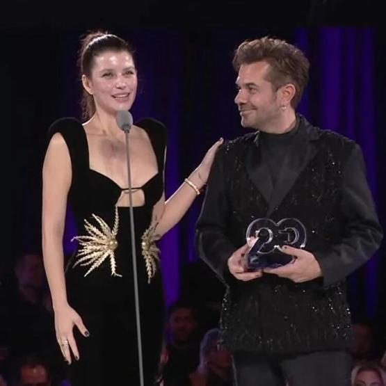 Beren Saat, Kenan Doğuluyu sahnede ağlattı