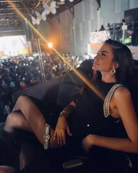 Demet Özdemiri gören Zeynep Bastık ve Selin Ciğerci dayanamadı