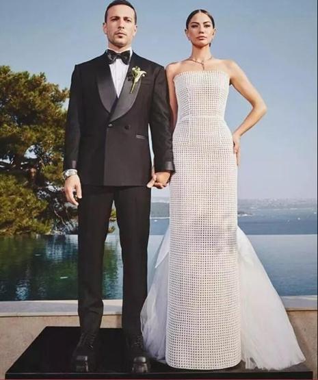 Oğuzhan Koçtan Demet Özdemire çiçek sürprizi