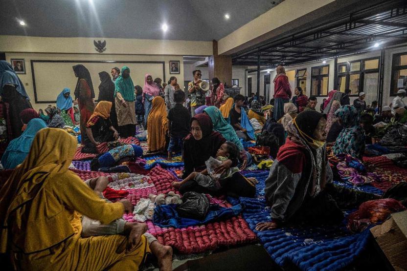 Endonezya’da Semeru Yanardağı patladı, 2 bin kişi tahliye edildi
