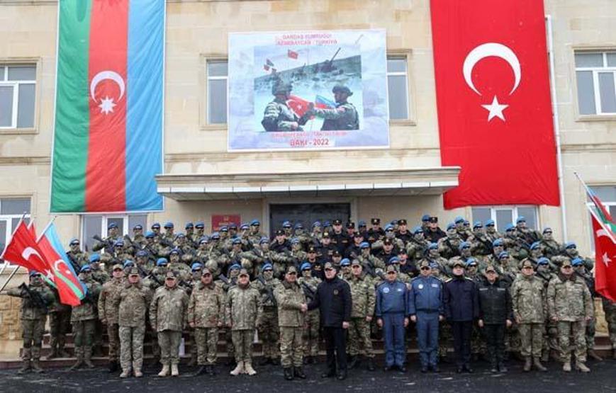 SON DAKİKA: Cumhurbaşkanı Erdoğandan Kardeş Yumruğu mesajı: Biz birbirimizle et ve kemik gibiyiz