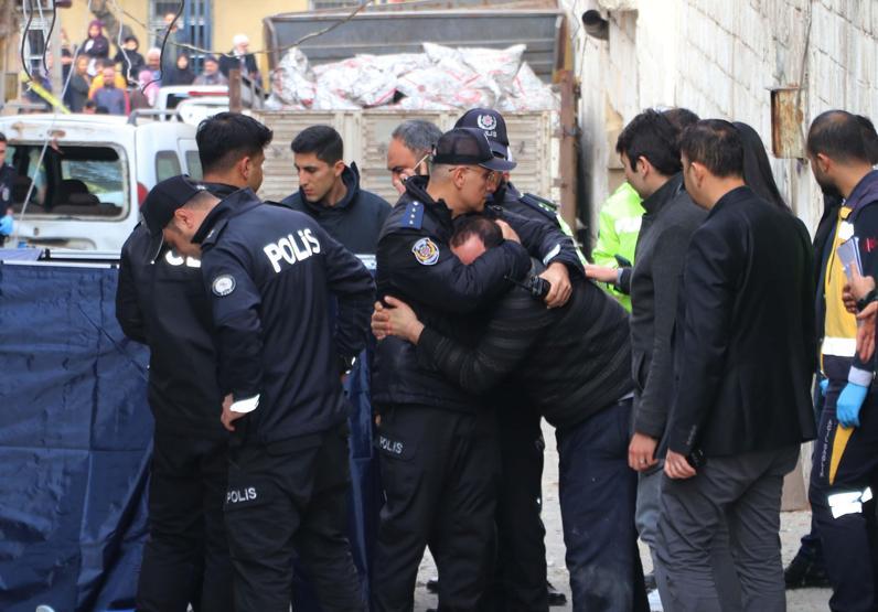 Freni boşalan kömür yüklü kamyonet, çocuklara çarptı: 1 ölü, 2 yaralı