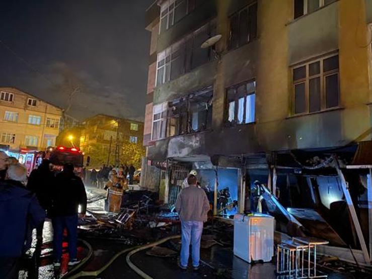 Pendik’te işyeri yangını: Vatandaşlar tahliye edildi