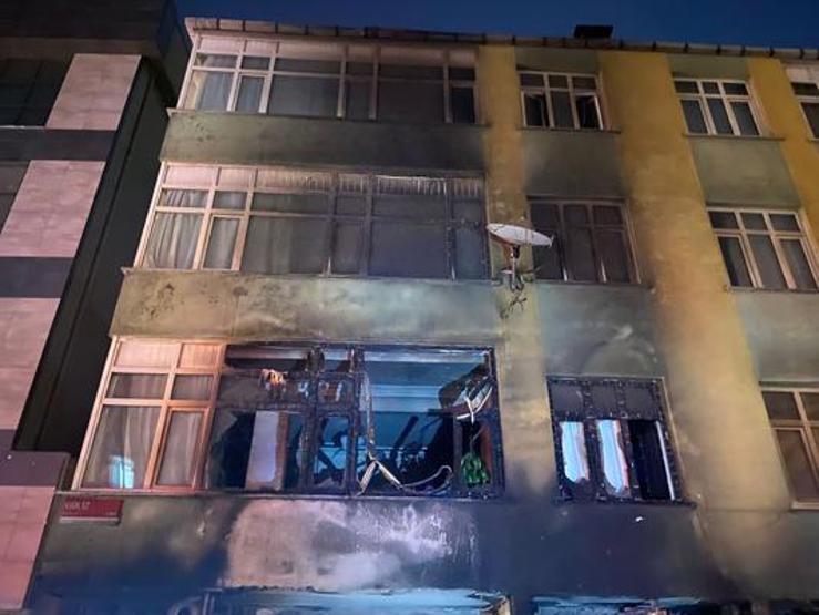 Pendik’te işyeri yangını: Vatandaşlar tahliye edildi