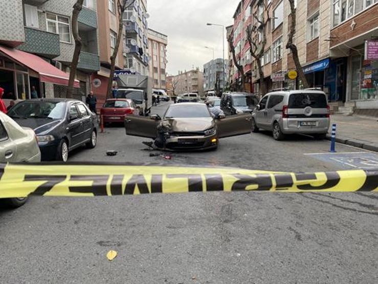 Otomobiliyle giderken silahlı saldırıya uğrayan genç hayatını kaybetti