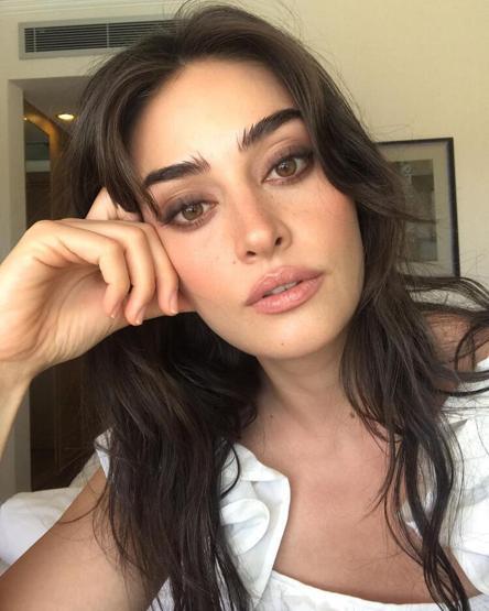 Esra Bilgiçin gençlere verdiği cevap olay oldu