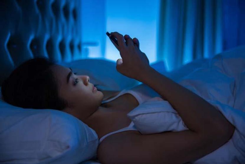 Çağın salgını Kalp hastalıkları, tansiyon, obezite ve kolesterolü tetikliyor Cep telefonunu elinden düşürmeyenler dikkat Akıllı telefon bağımlılığından kurtulmanın yolları