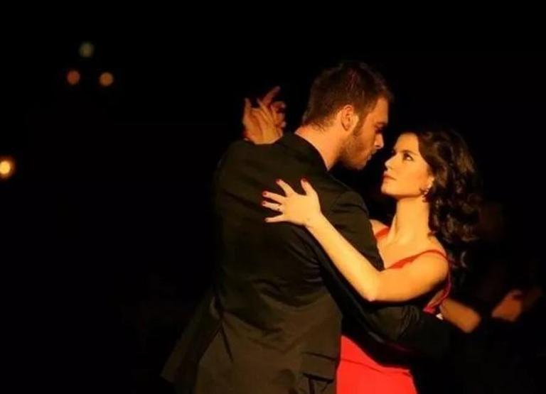 Beren Saat ve Kıvanç Tatlıtuğdan herkesi heyecanlandıran buluşma