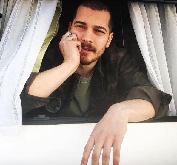 Çağatay Ulusoy’un Jigolo imajı ortaya çıktı