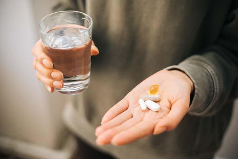Geçmeyen kas kramplarının ve kemik ağrılarının en önemli nedeni... Magnezyum eksikliğine dikkat Magnezyum eksikliği neden olur, en sık kimlerde görülür