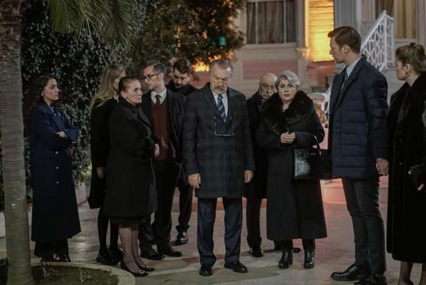 Camdaki Kızda beklenmedik ölüm Sedatın yıkıldığı o anlar geceye damga vurdu Camdaki Kız 61. bölümüyle izleyiciyi ekrana kilitledi Kübra Doğru Ünlü yazdı...
