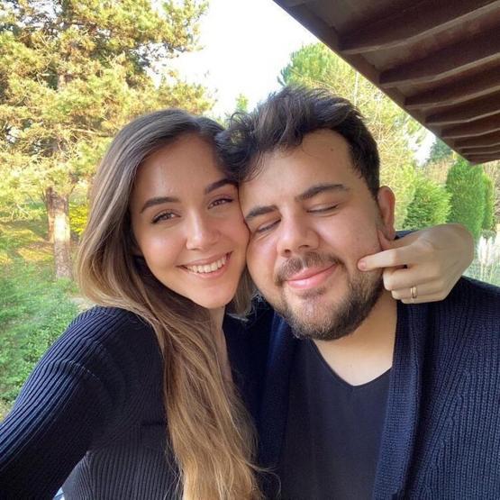 Eser Yenenler eşi Berfuyu öve öve bitiremedi