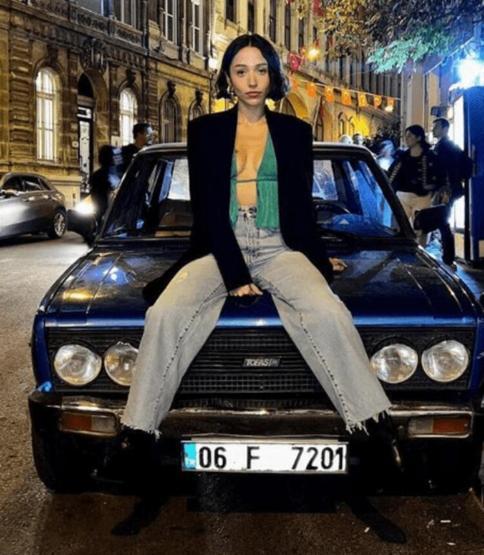 Zeynep Bastık bir süre sahnelere ara verecek