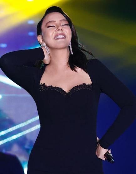 Ebru Gündeş makyajsız halini paylaştı