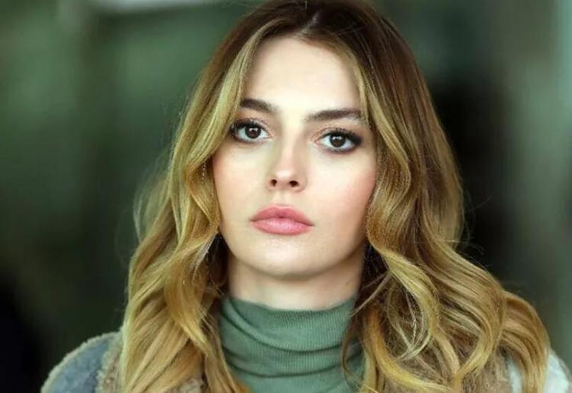 Melis Sezen makyajsız pozlarıyla ortalığı kasıp kavurdu