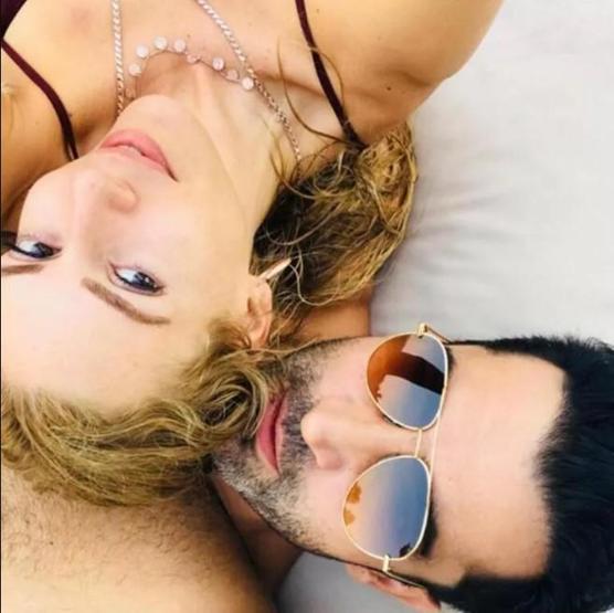 Sinem Kobal kızı Lalin ile mutfakta verdiği bir pozu paylaştı