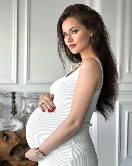 Fahriye Evcen ve Burak Özçivit’in ikinci bebeklerine verecekleri isim belli oldu
