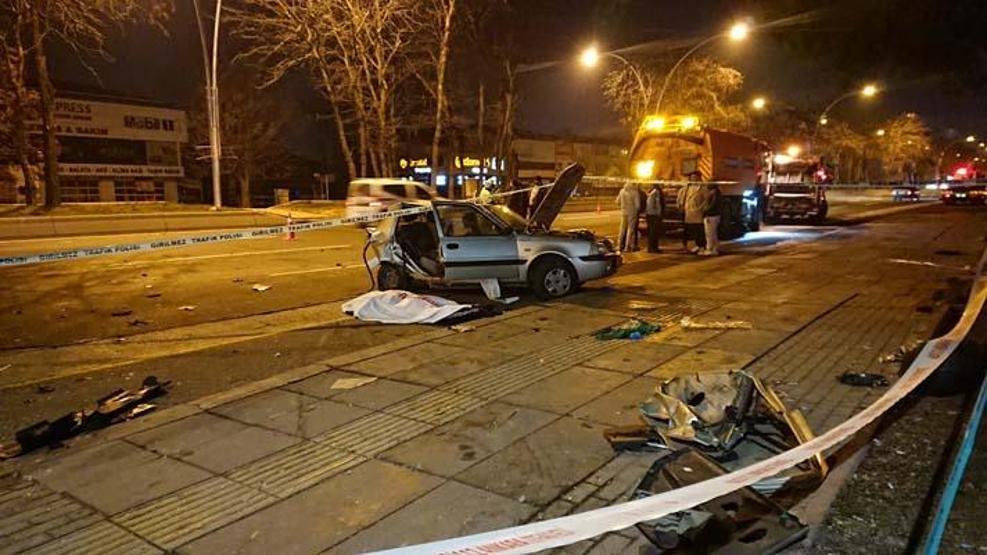 Ankarada iki otomobil çarpıştı: 2 ölü, 3 yaralı