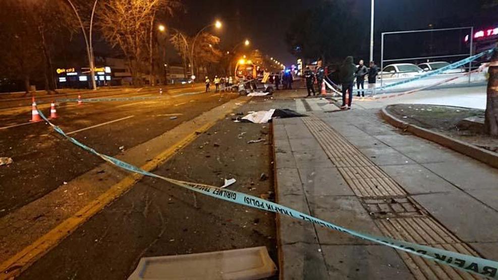 Ankarada iki otomobil çarpıştı: 2 ölü, 3 yaralı